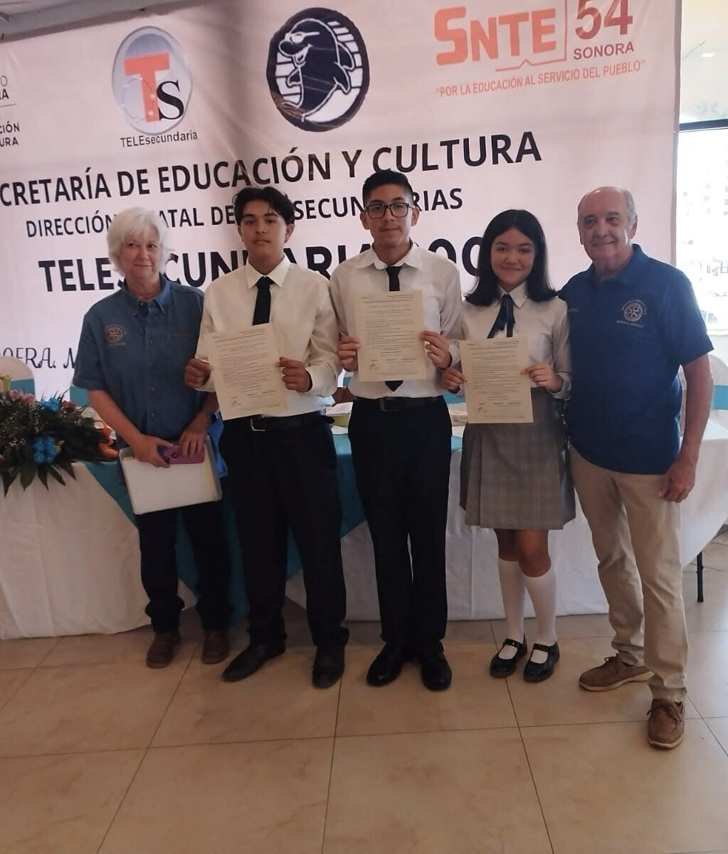 Telesecundaria students receive recognition alongside Rotary Club San Carlos